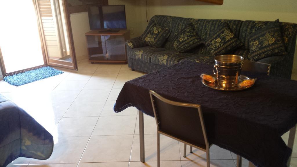 B&B Suite Viagrande Quarto foto
